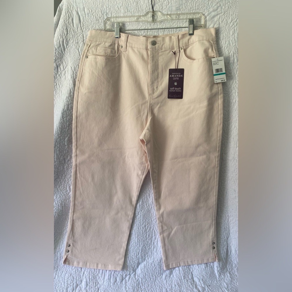 Women’s capri jeans Gloria Vanderbilt NWT Blush Pink color
